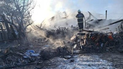 Bolu'da gece saatlerinde iki katlı bir binada yangın çıktı. 10