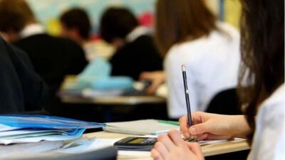 Millî Eğitim Bakanlığı'nın yayımladığı yeni yönetmelik ile devamsız öğrencilerin okula