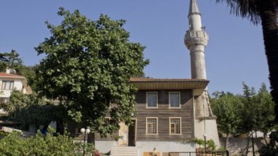 Vakıflar Genel Müdürlüğü, Ramazan ayının başlamasıyla birlikte 12 caminin yeniden