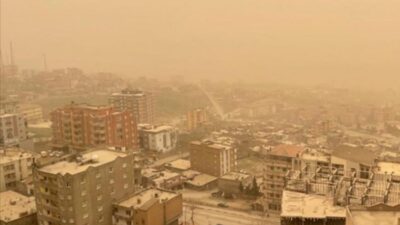 Afrika kaynaklı yoğun çöl tozu Türkiye’yi etkisi altına aldı. Meteoroloji