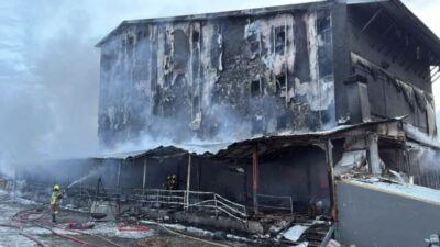 Bursa Uludağ'da bulunan Kervansaray Otel'de yangın çıktı. Binanın Kartalkaya'daki yangının