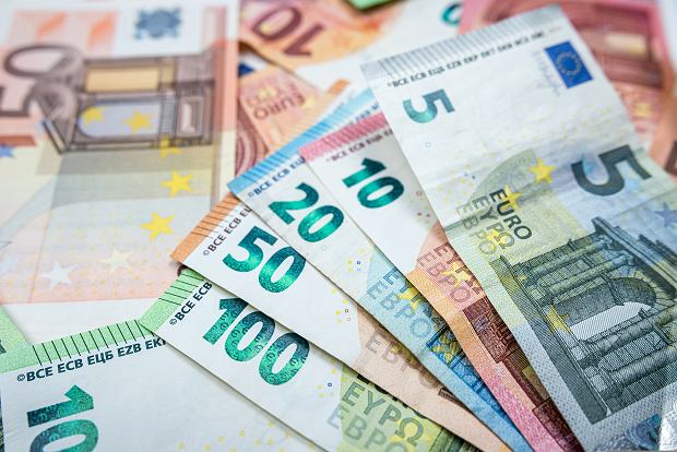 AB’nin savunma harcamalarını artırma planı ve ABD’nin ticaret politikalarındaki belirsizlikler,