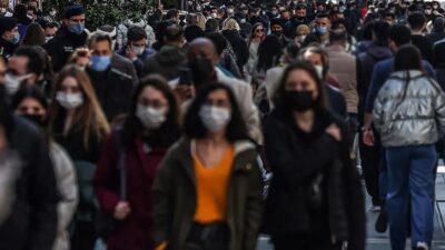 İstanbul ve İzmir’de beklenenin üzerinde ölüm sayıları dikkat çekiyor. Belediyelerin