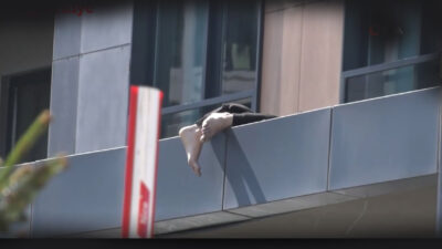 Ümraniye'de bulunan bir sitede, 23 yaşındaki genç 28.katta oturduğu evin