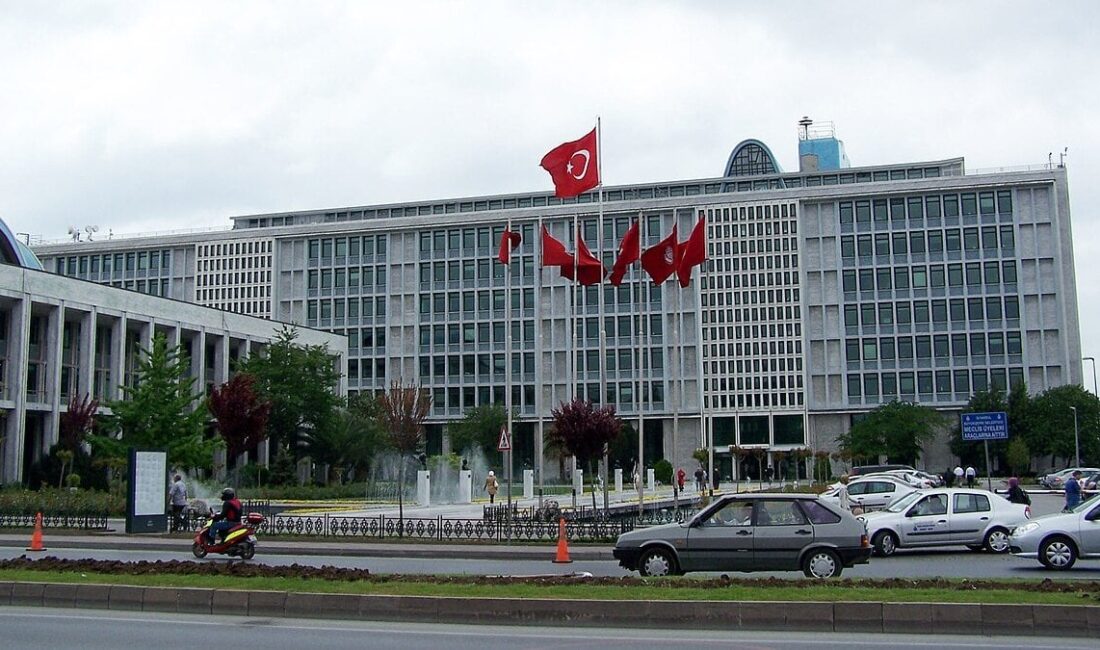 İstanbul Büyükşehir Belediyesi'ne yönelik yolsuzluk soruşturmasının ikinci dalgasında gözaltına alınan