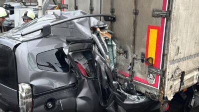 İstanbul Pendik’te Kuzey Marmara Otoyolu Mecidiye gişelerinde hafif ticari araç,