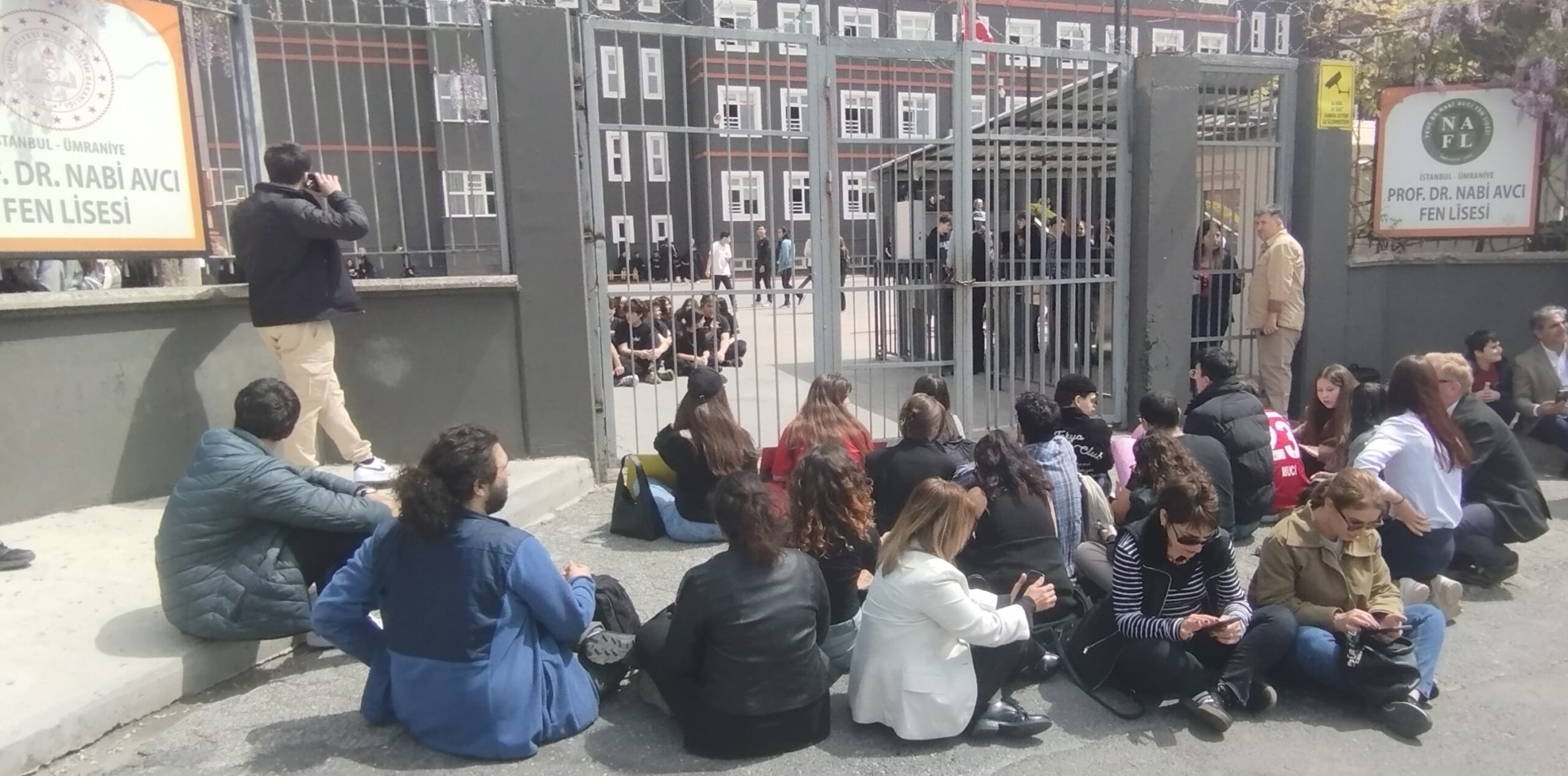 Umraniyede lise ogrencileri Proje Okul atamalarini protesto etti 2 scaled