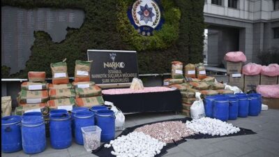 İstanbul ve Diyarbakır'daki 16 şüphelinin gözaltına alındığı, 7 milyon uyuşturucu