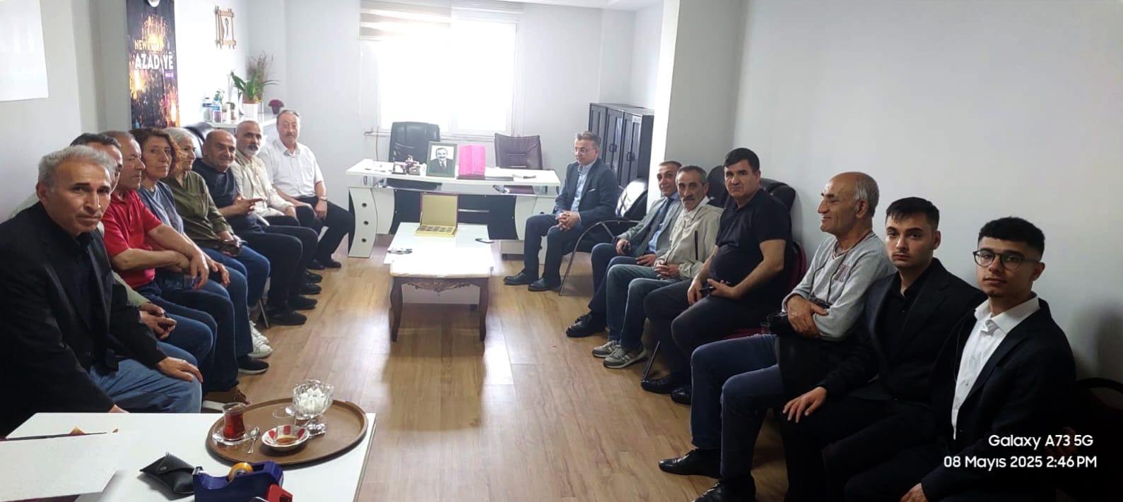 AYEDEF Baskani Gursel Sarimadenden Sirri Sureyya Onder icin DEM Partiye taziye 2
