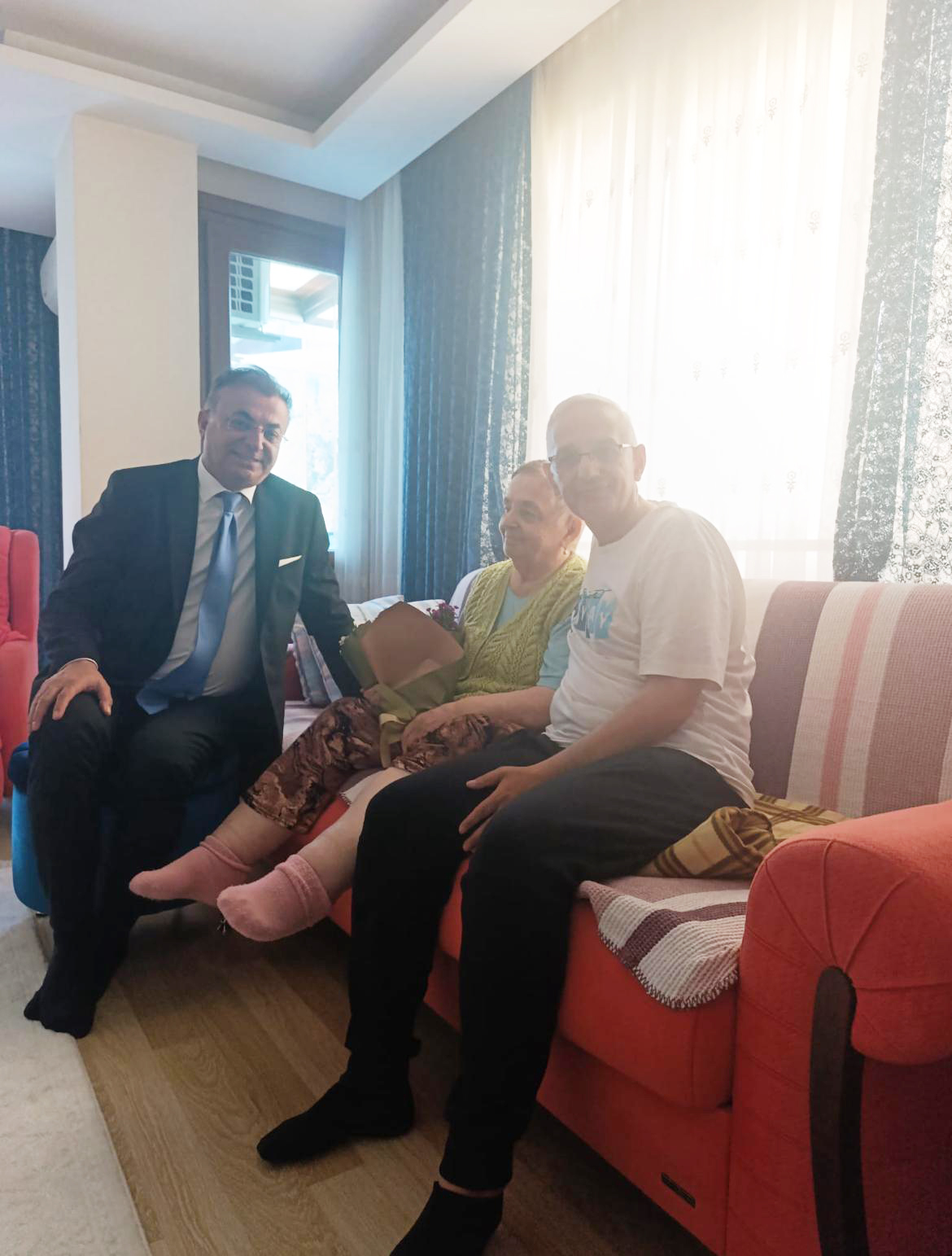 AYEDEF Baskani Gursel Sarimadenden Umraniyenin Cinarlari Annelere Anlamli Ziyaret 4