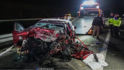 Ankara-Niğde Otoyolu’nda ters yönde seyreden bir otomobilin başka bir araçla