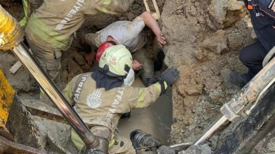 İstanbul Bayrampaşa'da kanalizasyon çalışması sırasında göçük meydana geldi. Toprak altında