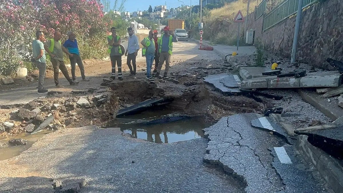 Bodrumda Isale Hatti Patladi. Evleri Su Basti Araclar Hasar Gordu
