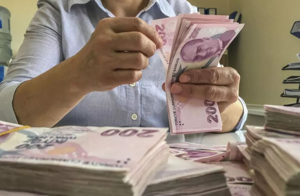 2025 Kurban Bayramı öncesi emeklilere 4.000 TL bayram ikramiyesi ödenecek.