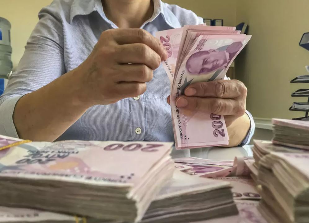 2025 Kurban Bayramı öncesi emeklilere 4.000 TL bayram ikramiyesi ödenecek.