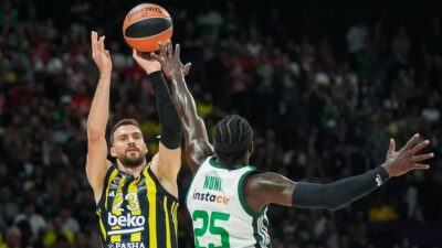 Fenerbahçe Beko, THY EuroLeague Final Four yarı finalinde Panathinaikos'u 82-76