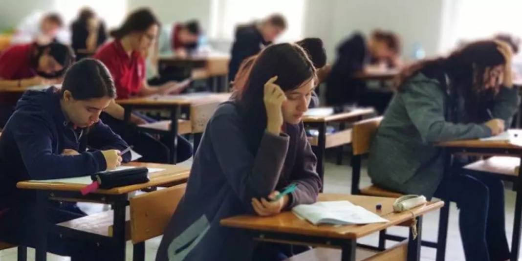 Üniversiteye hazırlanan lise son sınıf öğrencilerine yönelik yeni bir destek