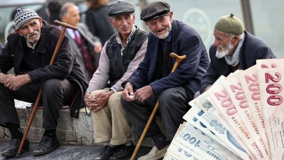 Hükümet, Orta Vadeli Program kapsamında yeni bir emeklilik sistemi üzerinde