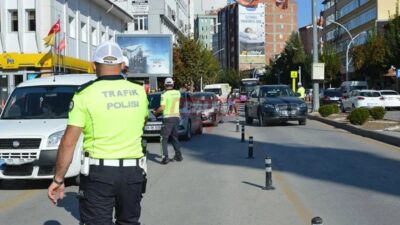 Hazırlıkları süren yeni yargı paketiyle, trafikte yol kesmek ve kamu