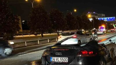İstanbul Bahçelievler’de seyir halindeyken motorundan ses geldiği için kenara çekilen