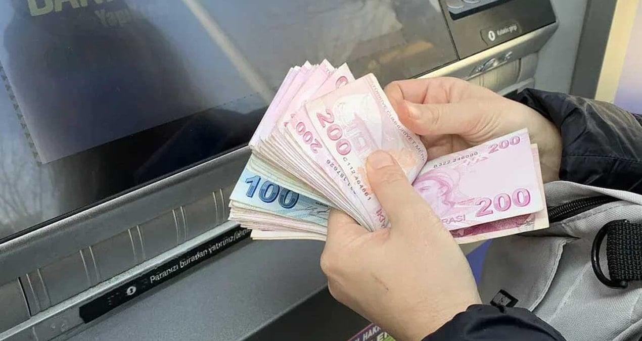 2025 yılı emekli promosyonlarında bankalar arasında büyük rekabet yaşanıyor. Kamu