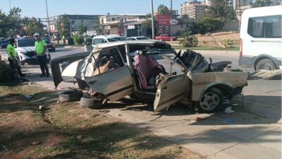 Gaziantep Şehitkamil’de meydana gelen zincirleme trafik kazasında 3 araç birbirine