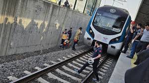Marmaray Ataköy İstasyonu'nda yaşanan intihar olayı nedeniyle seferler geçici olarak