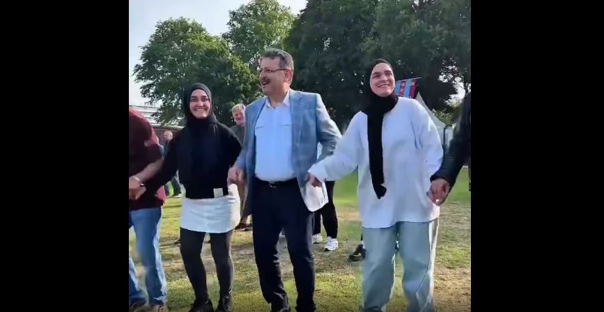 Trabzonu Sel Vurdu Baskan Hollandada Eglencede 3