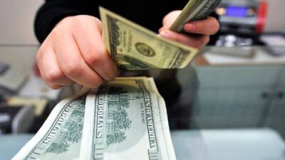 Döviz piyasalarında haftanın ilk işlem günü, Dolar/TL kurundaki yükseliş eğilimiyle