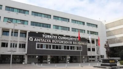Antalya Büyükşehir Belediyesi’nde rüşvet iddialarına yönelik yürütülen soruşturmada 3 üst