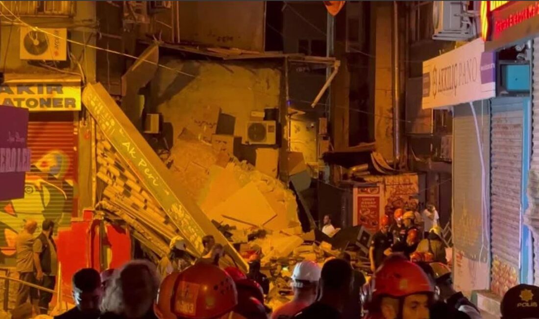 Beyoğlu Bereketzade Mahallesi'nde bir büfede meydana gelen patlama sonucu iki