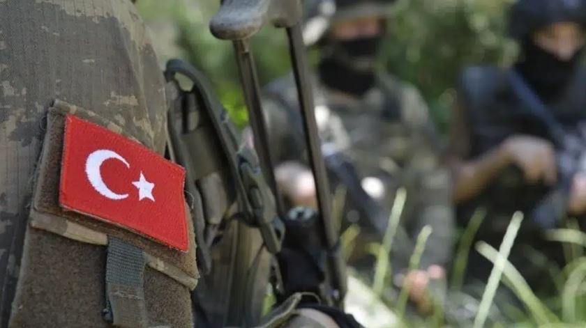 Pençe-Kilit Harekâtı bölgesinde terör örgütüne ait bir mağarada yürütülen arama