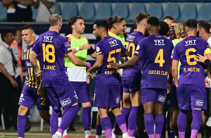 Eyüpspor, Süper Lig'in 3. haftasında Corendon Alanyaspor'u 2-1 mağlup ederek