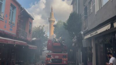 İstanbul'un Fatih ilçesindeki tarihi Tahta Minare Hamamı'nda sabah saatlerinde çıkan