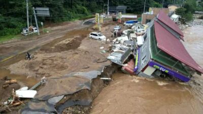 Güney Kore'nin güneyinde etkili olan şiddetli yağışlar nedeniyle 2.500’den fazla