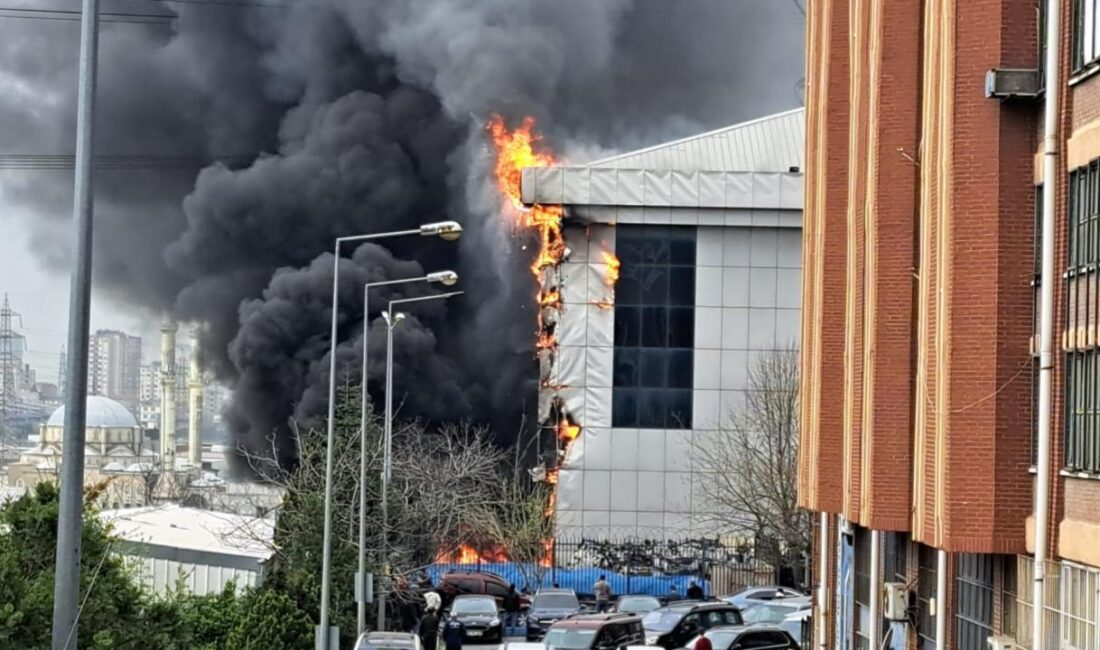 İstanbul Başakşehir'de, sanayi sitesindeki bir iş yerinde çıkan yangın itfaiye