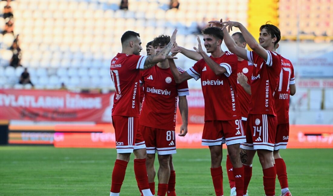 TFF 1. Lig’de Ümraniyespor, Boluspor’u deplasmanda 1-0 yenerek bu sezon