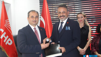 CHP Ümraniye İlçe Başkanlığı'nda devir teslim töreni gerçekleştirildi. 14. Olağan