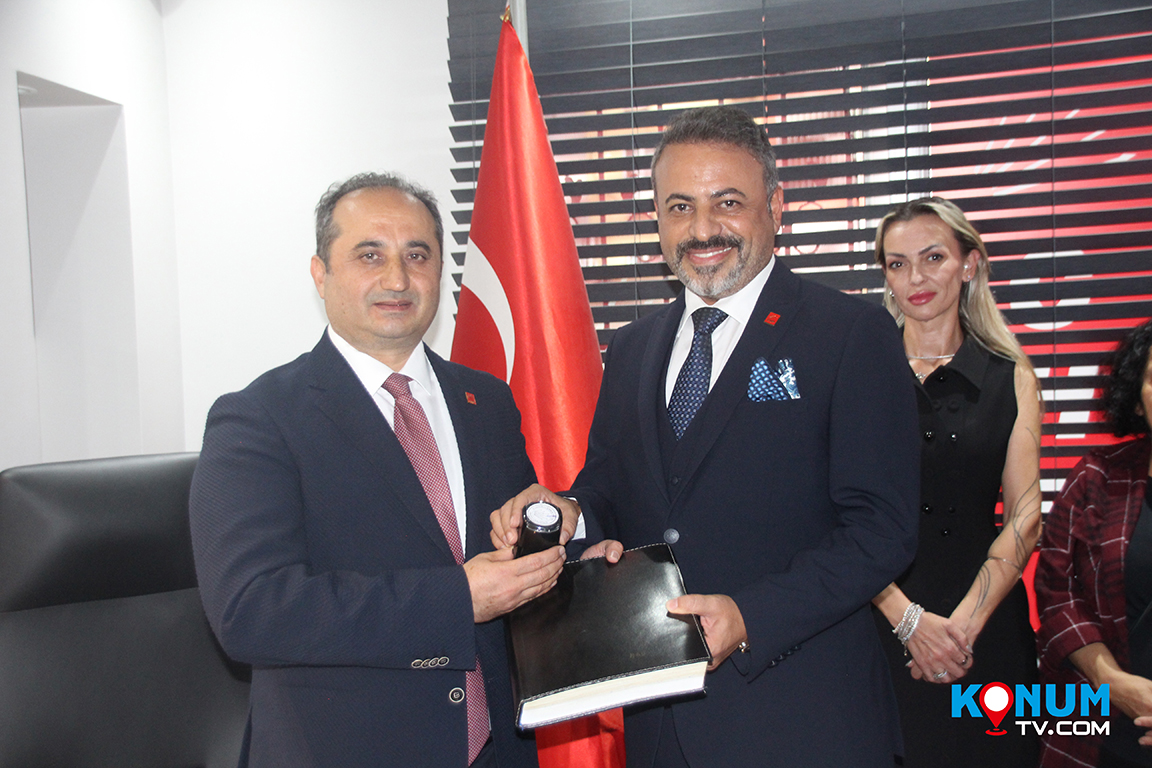 CHP Umraniyede bayrak degisimi 3