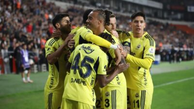 Fenerbahçe, deplasmanda Gaziantep’i 4-0 mağlup etti Süper Lig’in 10. haftasında Fenerbahçe, deplasmanda Gaziantep FK’yı 4-0 mağlup