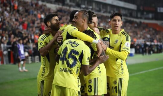 Süper Lig’in 10. haftasında Fenerbahçe, deplasmanda Gaziantep FK’yı 4-0 mağlup