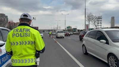 Adana’da bir avukat, trafik polisi olmayan bir memurun babasına kestiği
