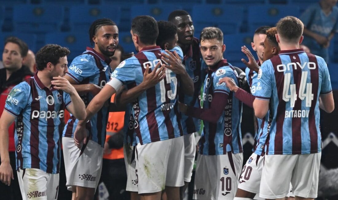 Trabzonspor, Eyüpspor’u 2-0 yenerek Süper Lig’de üst üste 4. kez kazandı Süper Lig'in 10. hafta karşılaşmasında Trabzonspor, Eyüpspor'u konuk etti. Bordo-mavili