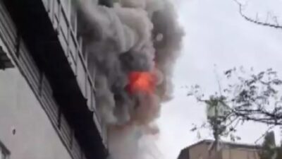 Ümraniye Adem Yavuz Mahallesi'nde bulunan 3 katlı kereste atölyesinde çıkan