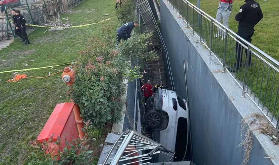 İstanbul Bahçelievler’de direksiyon hakimiyetini kaybeden sürücü çok sayıda araca çarpıp