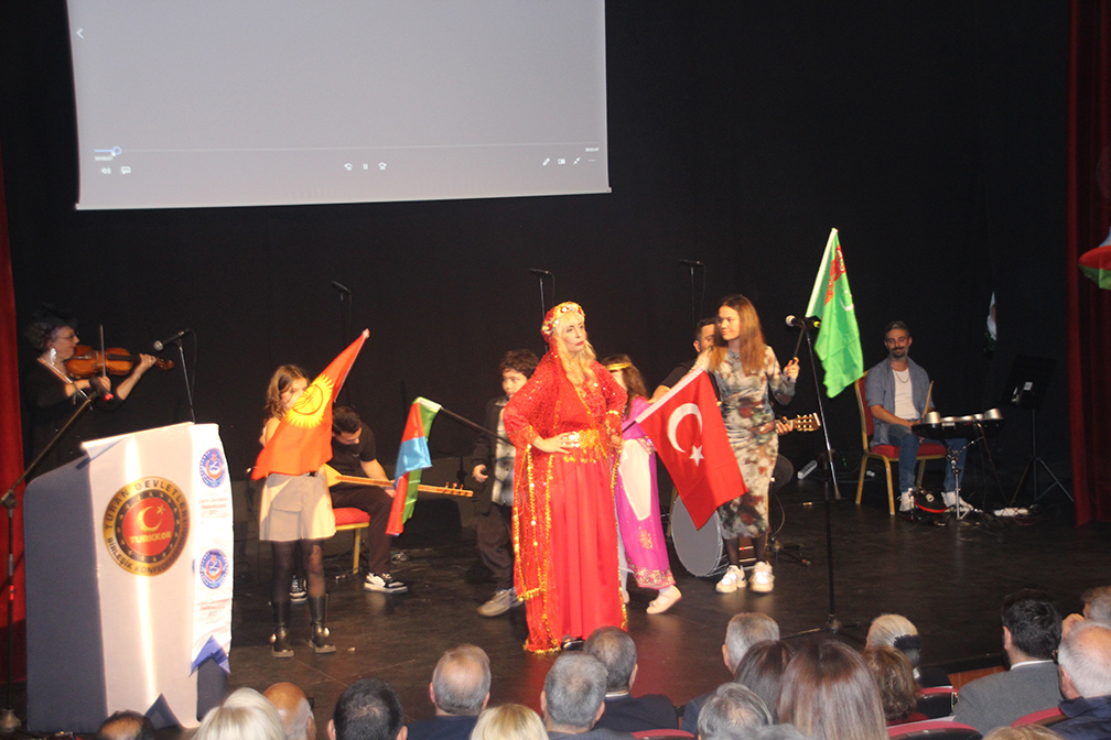 Turk Dunyasi Yeni Gun Soleni Uskudarda Coskuyla Kutlandi 9649