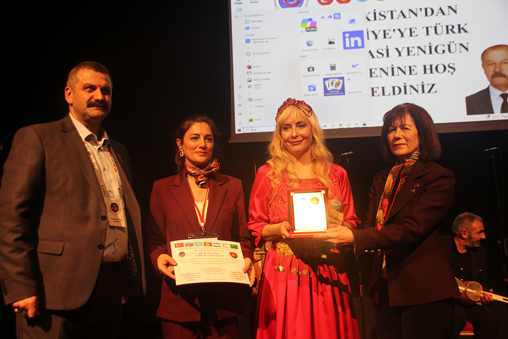 Turk Dunyasi Yeni Gun Soleni Uskudarda Coskuyla Kutlandi 9764