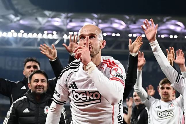 Beşiktaş, Türkiye Kupası'nda grup aşamasındaki derbide Fenerbahçe'yi uzatmada geçmeyi başardı.