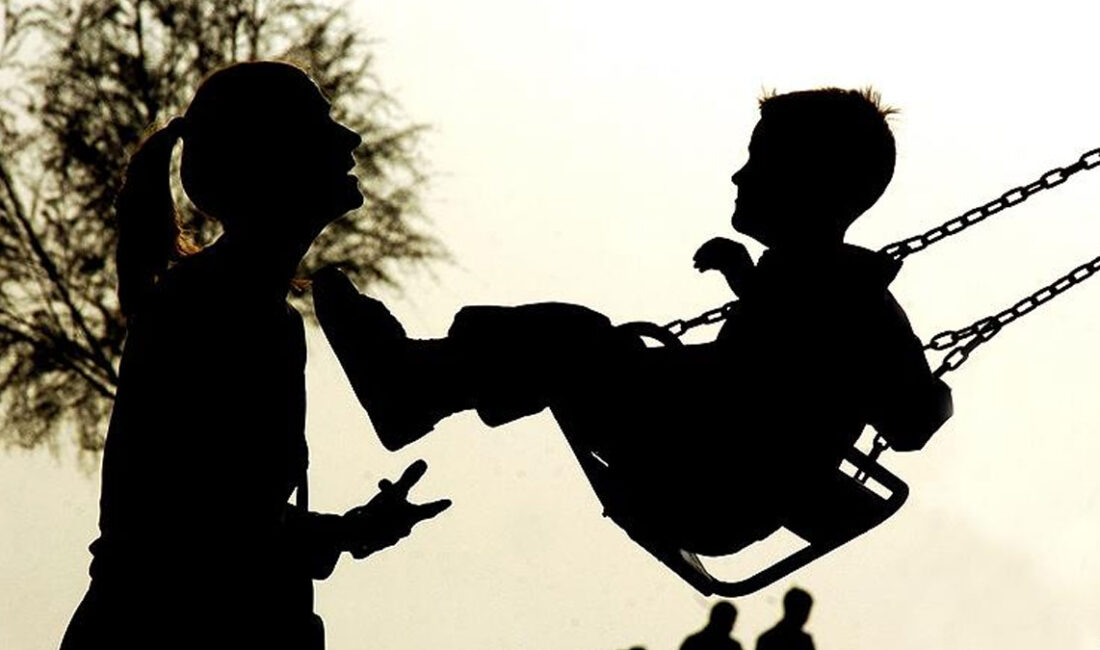 Toplum Çalışmaları Enstitüsü'nün yayımladığı "Kentte Çocuk Olmak: Türkiye'de Parklar, Politikalar