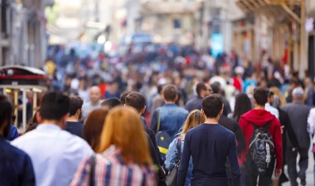 Ekonomik belirsizlik ve hayat pahalılığı, Türkiye'de "bağımsız gençlik" idealini sekteye